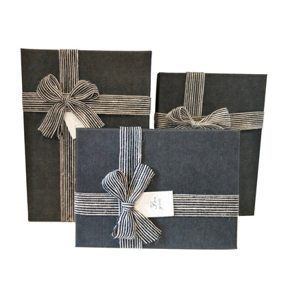 Custom lid and base gift box with ribbon bow